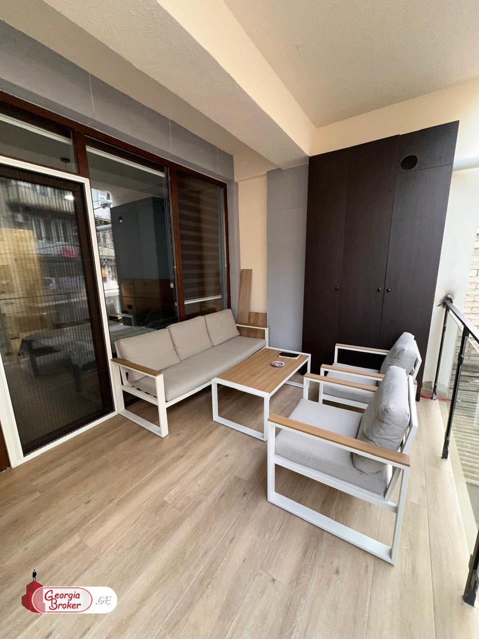 იყიდება ახალი გარემონტებული 3 ოთახიანი ბინა